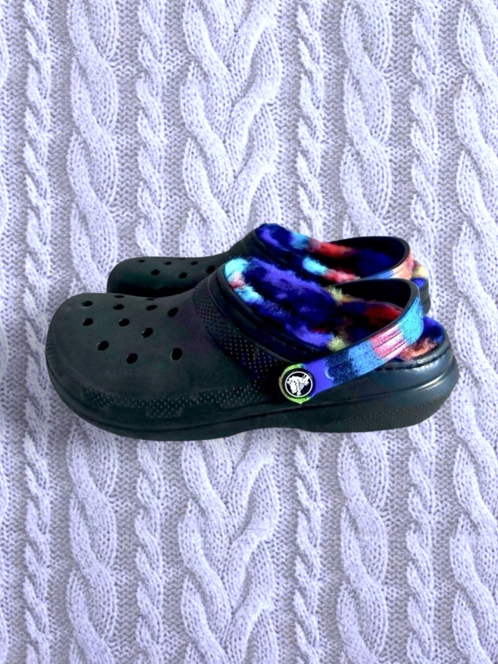 Crocs Big Kids Youth 4 Unisex Boys Or Girls Black Lined Clogs Rainbow Fuzzy - Picture 7 of 10